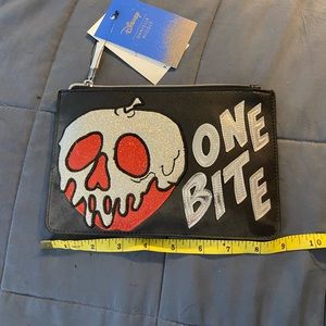 Disney Danielle Nicole NWT Snow White poison apple pouch